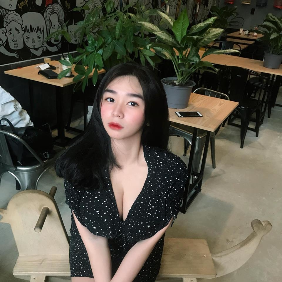 Nữ sinh 17 tuổi cạnh tranh ngôi vị “vòng 1 cực khủng” Nữ sinh 17 tuổi cạnh tranh ngôi vị “vòng 1 cực khủng”